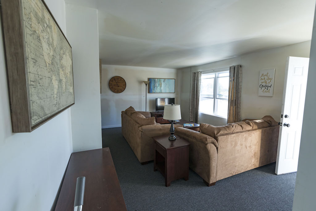 projects/close_your_door/livingroom_before.jpg